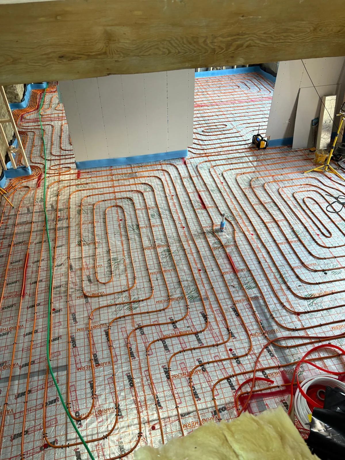 Underfloor heating manifold and controls